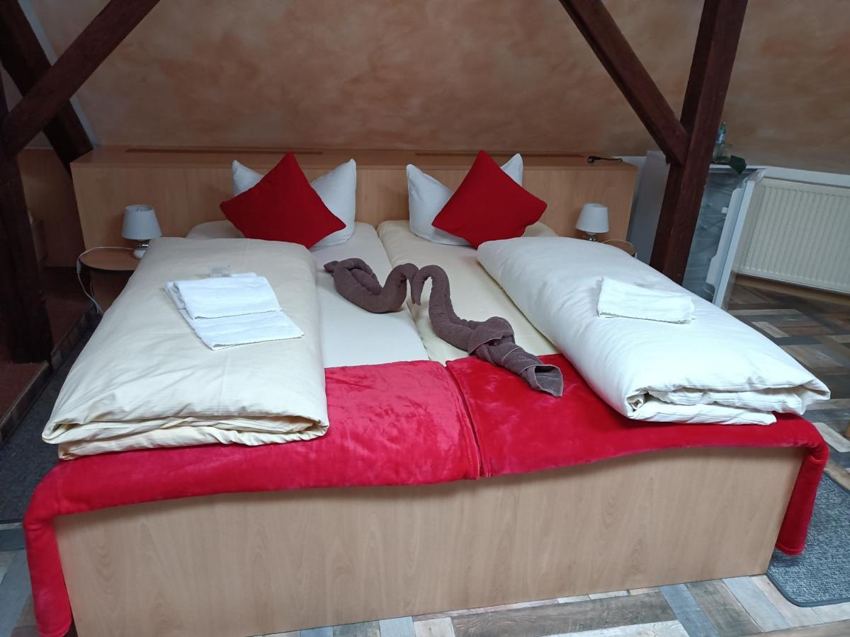 Hotel Schwarzes Ross à Arnsdorf  Extérieur photo