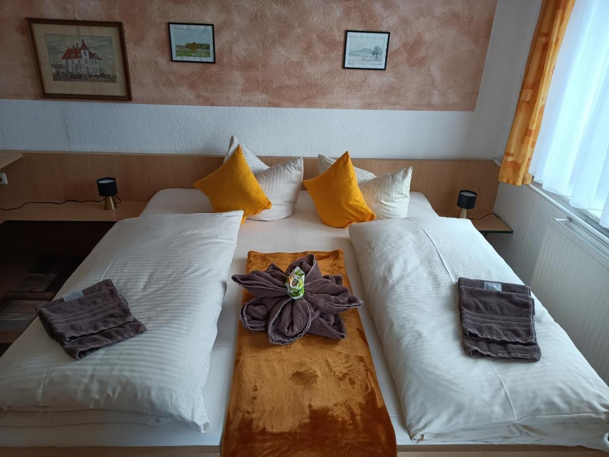 Hotel Schwarzes Ross à Arnsdorf  Extérieur photo