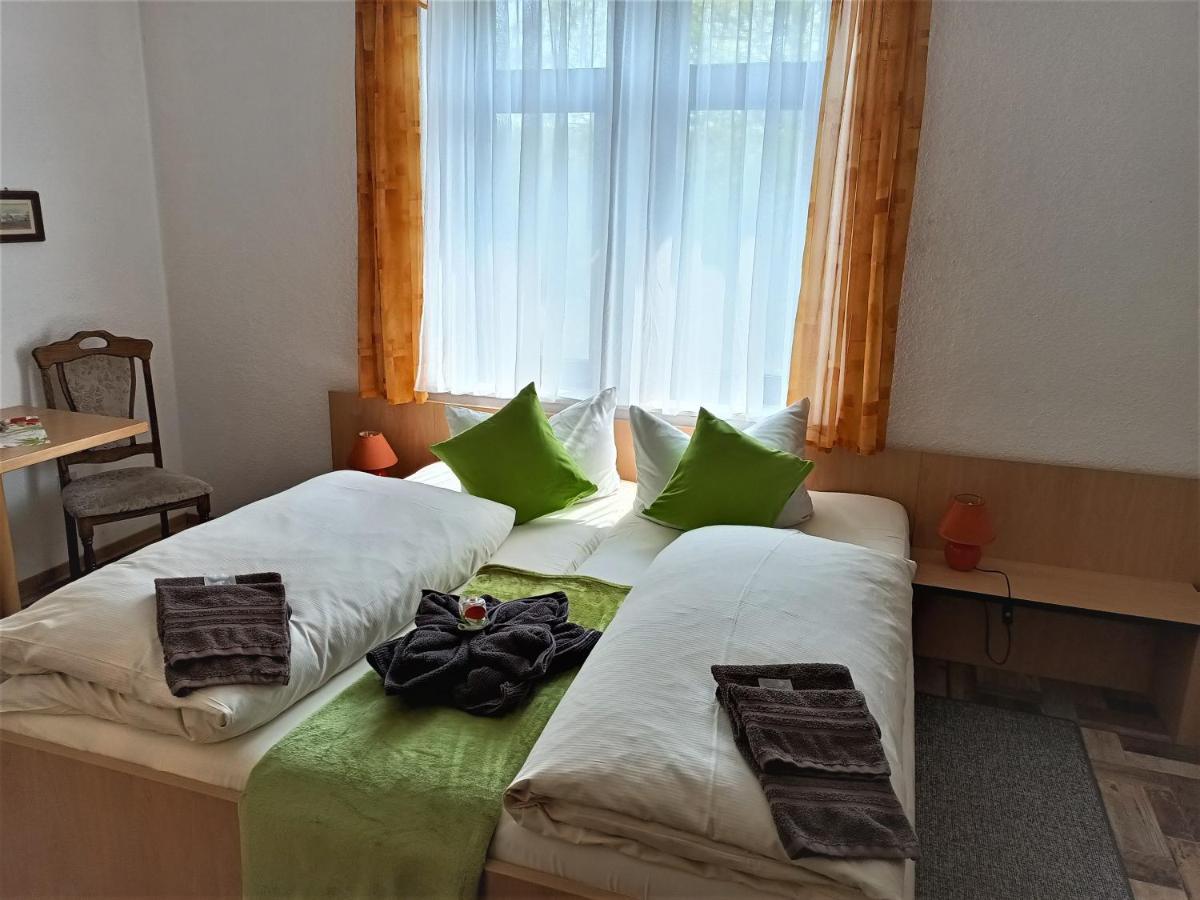 Hotel Schwarzes Ross à Arnsdorf  Extérieur photo