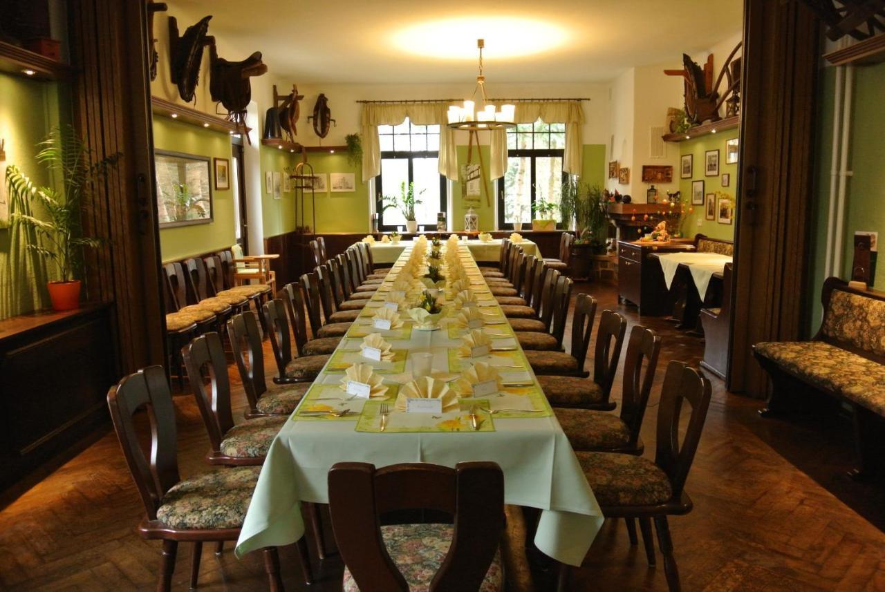 Hotel Schwarzes Ross à Arnsdorf  Extérieur photo